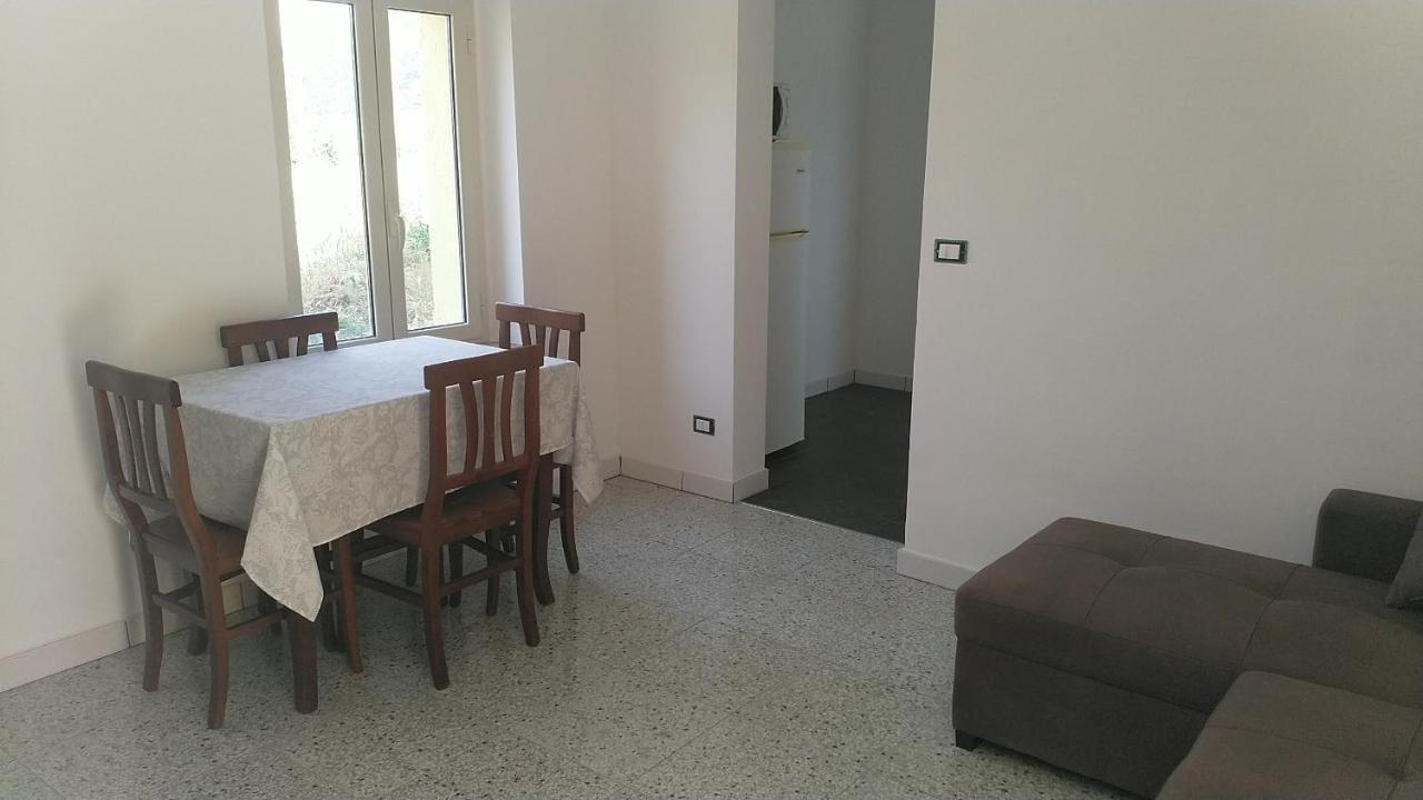 Lake Retreat - Maiella Apartment - Beautiful Lake And Mountain Views Casoli  المظهر الخارجي الصورة