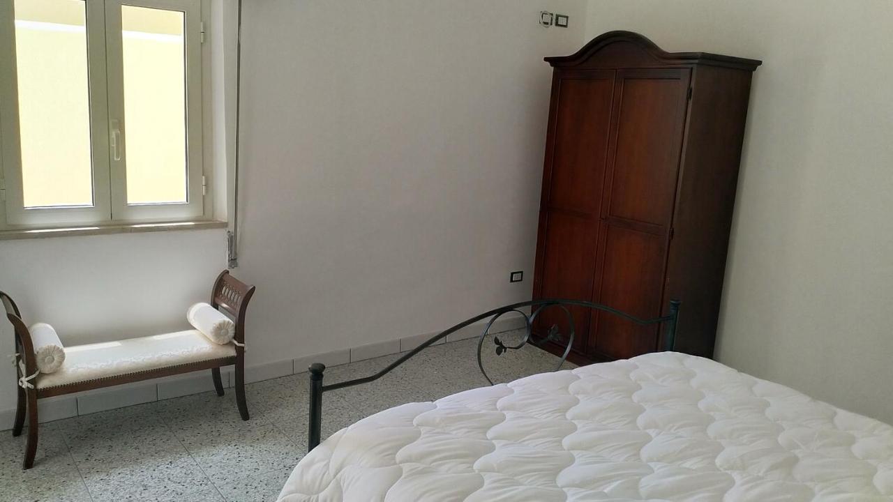 Lake Retreat - Maiella Apartment - Beautiful Lake And Mountain Views Casoli  المظهر الخارجي الصورة