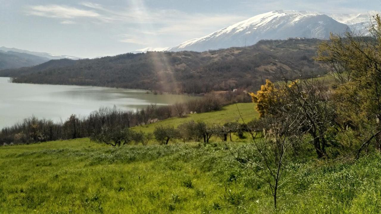 Lake Retreat - Maiella Apartment - Beautiful Lake And Mountain Views Casoli  المظهر الخارجي الصورة