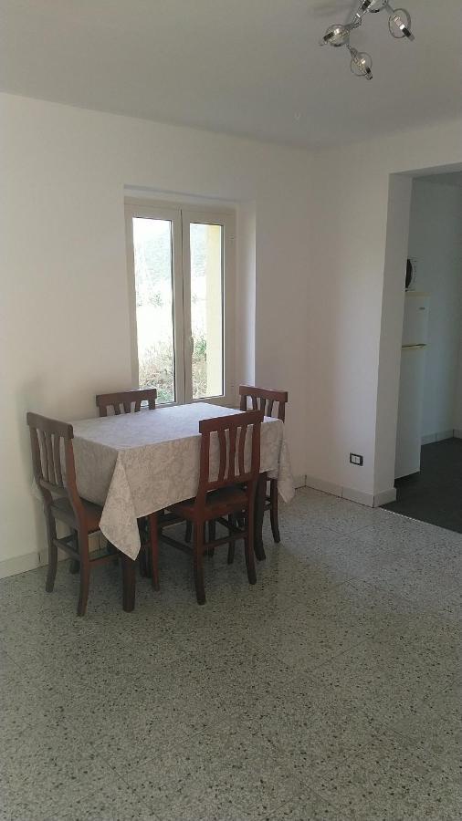 Lake Retreat - Maiella Apartment - Beautiful Lake And Mountain Views Casoli  المظهر الخارجي الصورة
