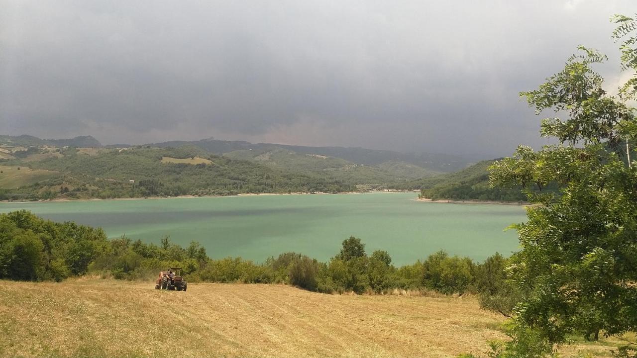 Lake Retreat - Maiella Apartment - Beautiful Lake And Mountain Views Casoli  المظهر الخارجي الصورة
