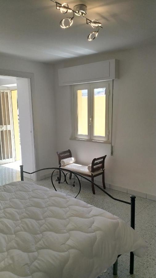 Lake Retreat - Maiella Apartment - Beautiful Lake And Mountain Views Casoli  المظهر الخارجي الصورة