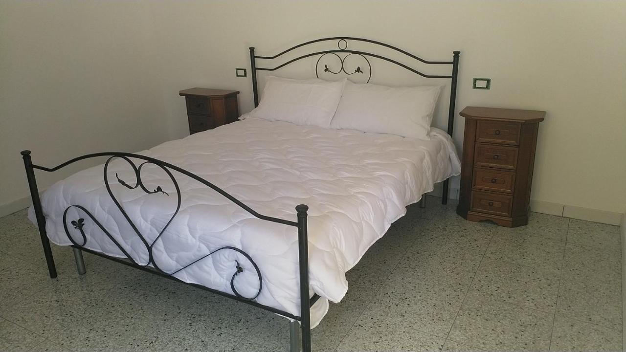 Lake Retreat - Maiella Apartment - Beautiful Lake And Mountain Views Casoli  المظهر الخارجي الصورة